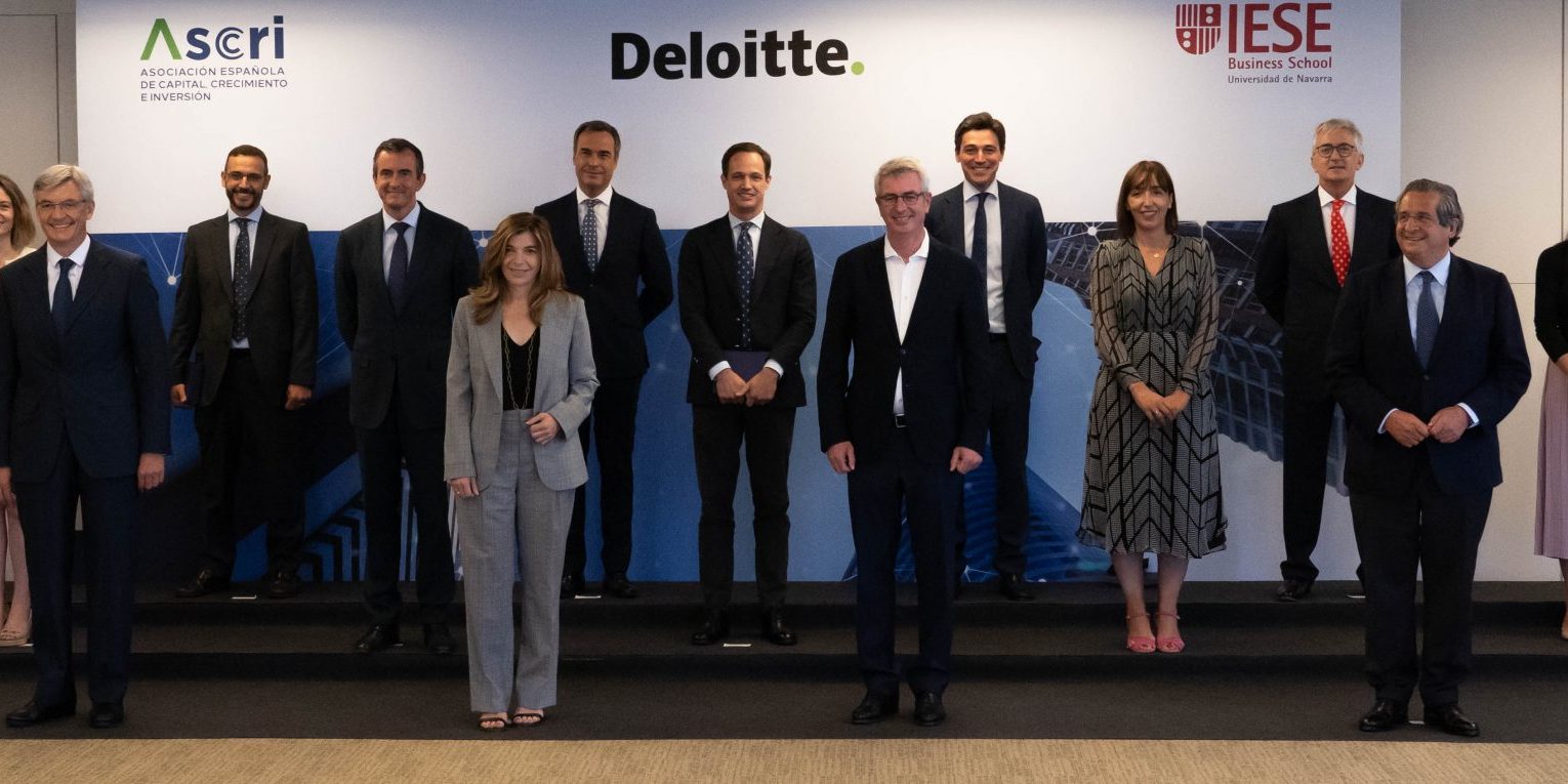 Foto-de-familia-premios-scaled-1530×765 premios al capital privado