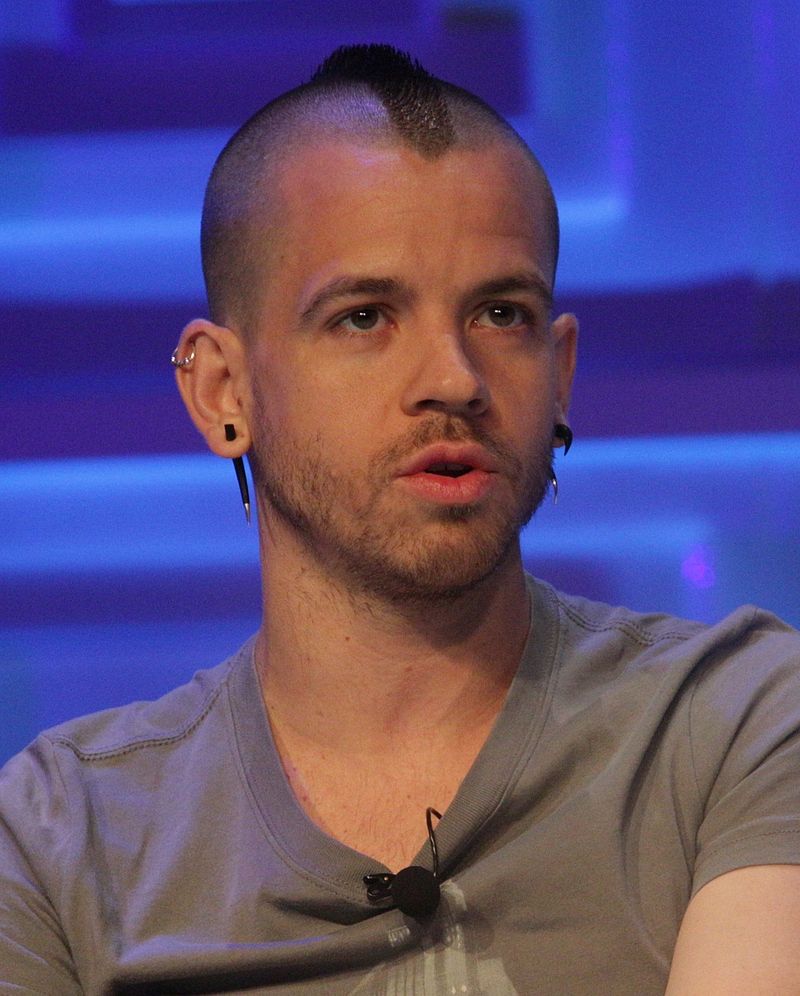 800px-David_Muñoz_2015_(cropped)