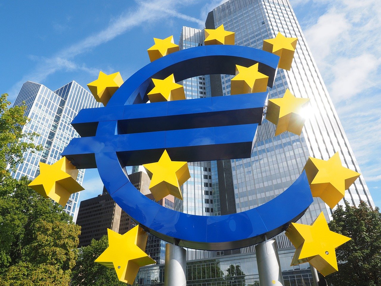 euro-sculpture-2867925_1280