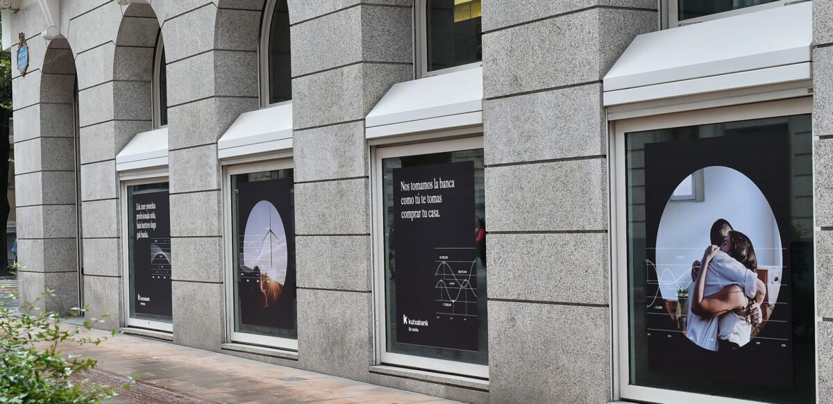 Fachada oficina Kutxabank Kutxabank apuesta por la gestión de fondos alternativos con la adquisición del 63% de Talde