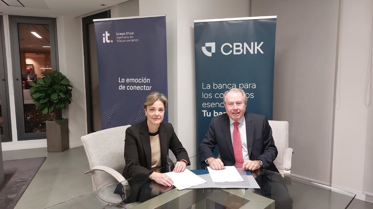 Fotografía 1 CBNK banco firma un convenio con el COIT y la AEIT para ofrecer soluciones financieras y ventajas exclusivas a sus colegiados y asociados