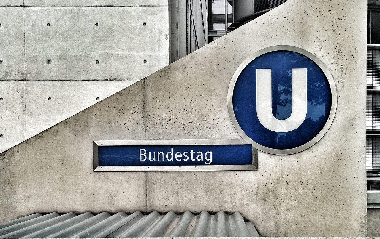 bundestag-204771_1280 Bonos y acciones en jaque: El veredicto de los mercados ante las elecciones en Alemania