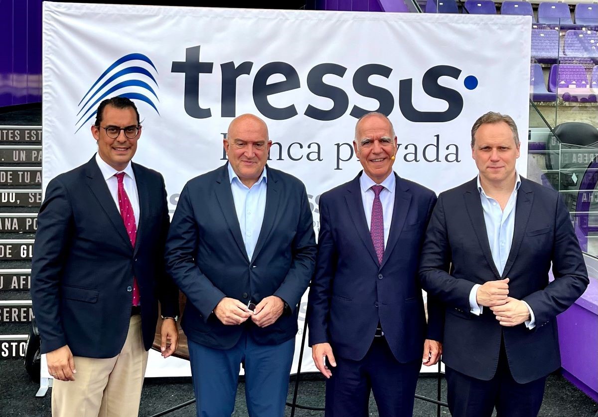 Guillermo Domínguez Torres, socio director de Tressis en Castilla y León; Jesús Julio Carnero, alcalde de Valladolid; José Miguel Maté y Lacalle Tressis celebra su quinto aniversario en Valladolid