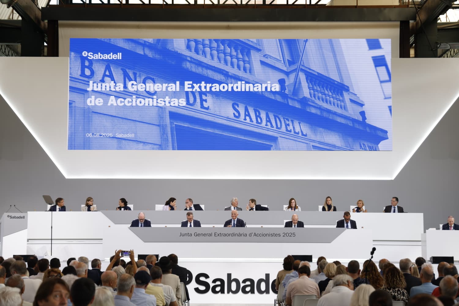 banco-sabadell-junta-extraordinaria-accionistas-fotos-preview Banco Sabadell aprueba un dividendo extraordinario de 2.500 millones tras la venta de TSB