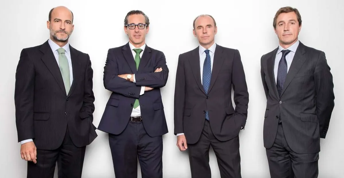 37cded74bd7e4f979a1457e7636b3b6b-w1200-webp (1) Azvalor lanza el primer fondo de inversión tokenizado en España bajo el sandbox regulatorio de la CNMV