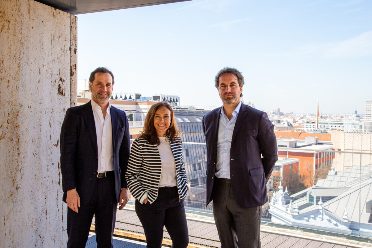 Napa Capital, fundada por Luis Saravia, Jacobo Anes y Virginia Cuéllar, inicia su actividad como boutique financiera